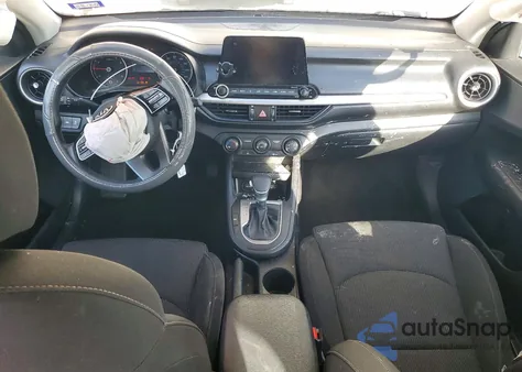 2021 Kia Forte Fe z USA, uszkodzony, nr VIN 3KPF24AD5ME347382